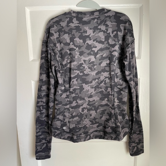 Lululemon (like new!)Heritage Camo Jacquard Black (& gray) Lunar Long Sleeve Top - Picture 3 of 16